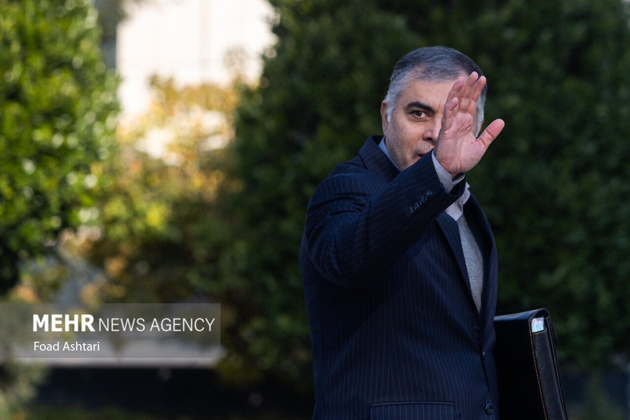 محسن پاک‌نژاد وزیر نفت