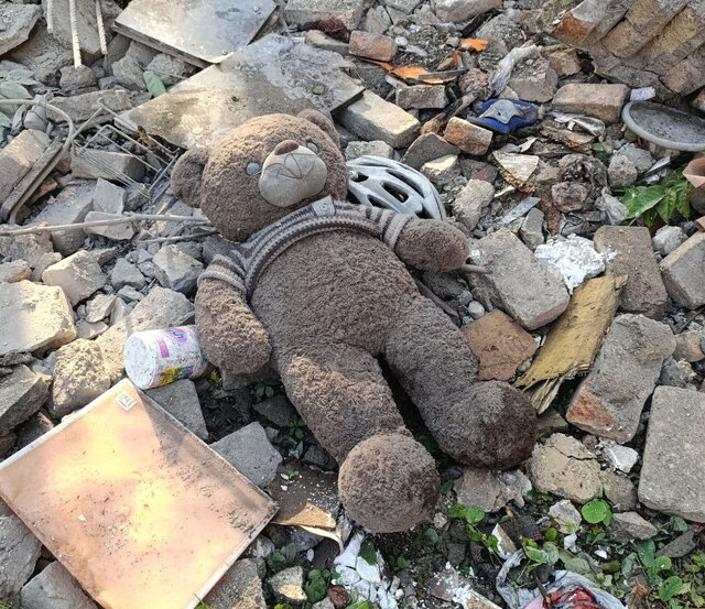 Read more about the article کادر درمان در بحران ۱۲ روزه تهران ایستادگی کرد و خواستار توجه به معیشت پرستاران شد