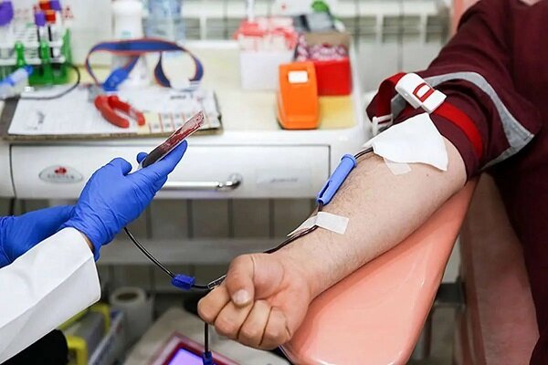 سازمان انتقال خون با کاهش ۲۵ درصدی منابع مواجه شد و هم‌افزایی مراکز درمانی برای تأمین خون ضروری شد